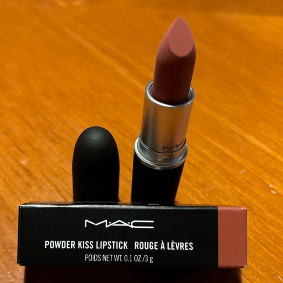 MAC Powder Kiss Lipstick Mull It Over - Picture 3 of 16